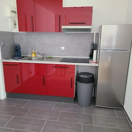 Pilier Rouge Avec Fibre Internet *