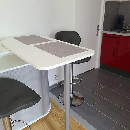Pilier Rouge Avec Fibre Internet * Brest